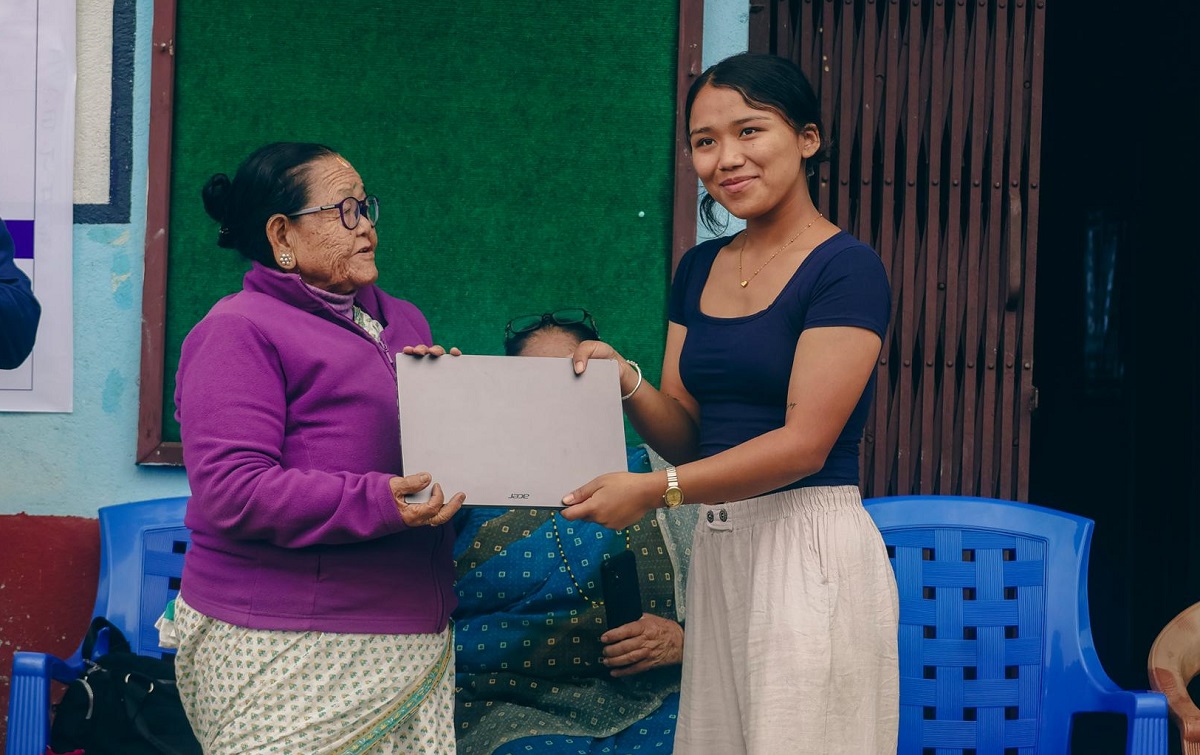 युवालाई स्वरोजगारतर्फ प्रेरित गर्न इलाम नगरपालिकाद्वारा २० उद्यमीलाई ल्यापटप वितरण